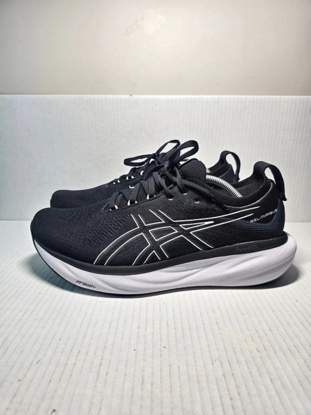 ASICS GEL-CUMULUS 25 Extra Wide Black & White US 11 Like New